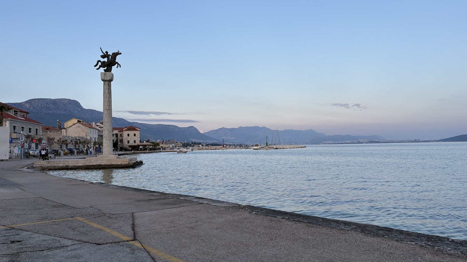 Kaštel Stari – Promenade bei Dämmerung